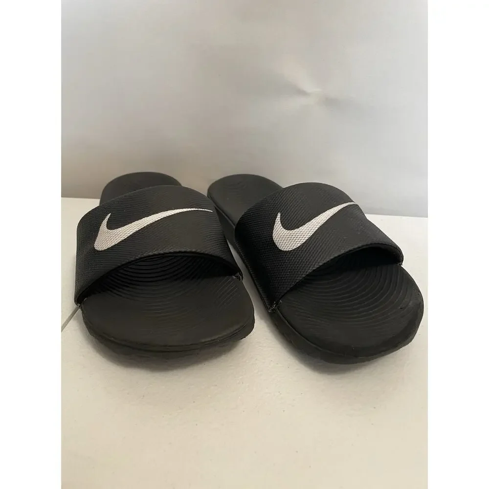 NIKE black slides youth sandals Slip on‎ Size 5Y beach pool shoes flip flops